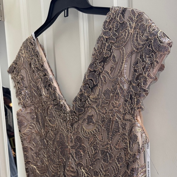 NEW Tadashi Shoji Metallic Lace Elegant Gown - Picture 13 of 16